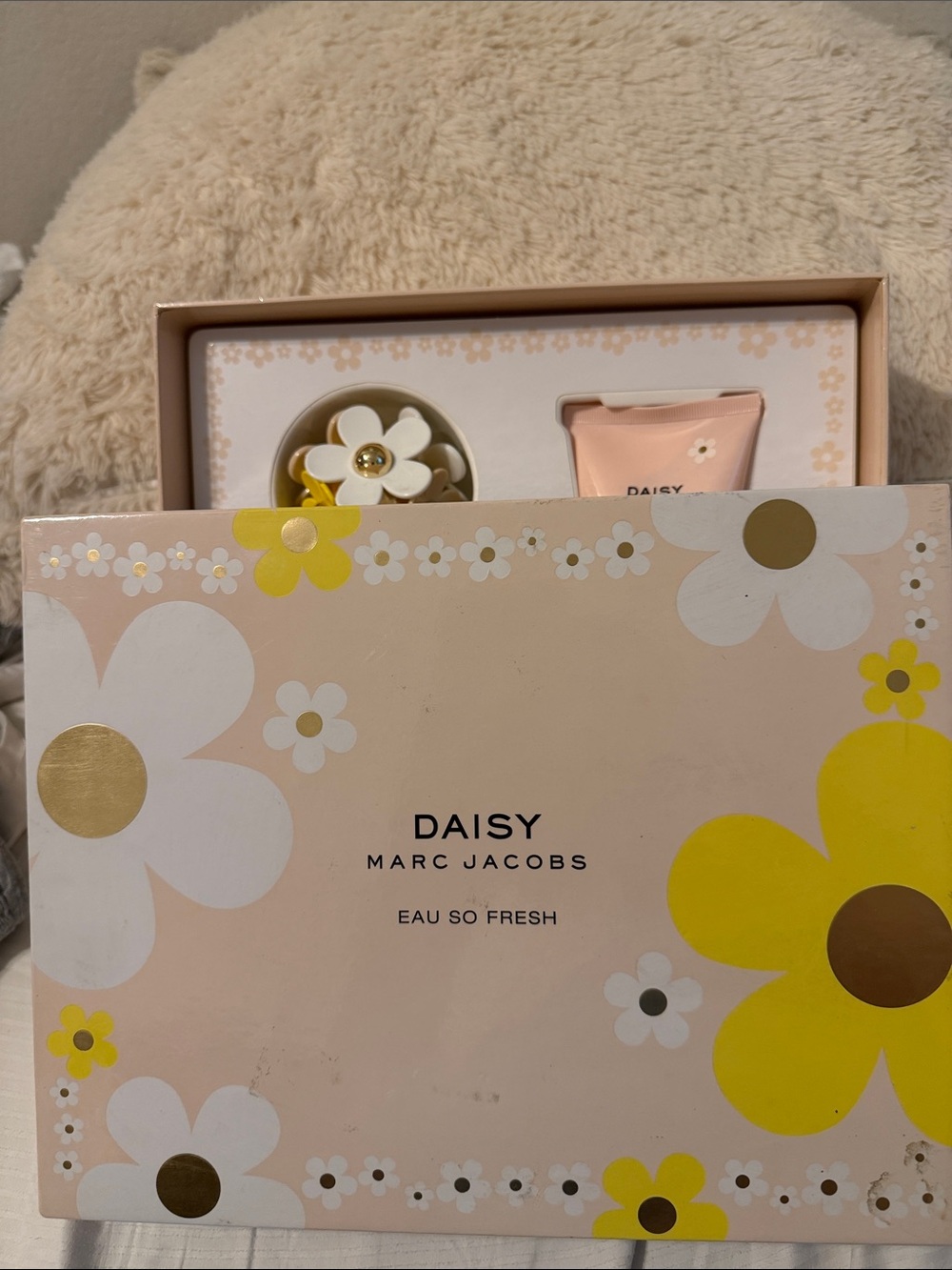 Marc Jacobs Daisy Gift Set — Peach, Yellow & White Floral